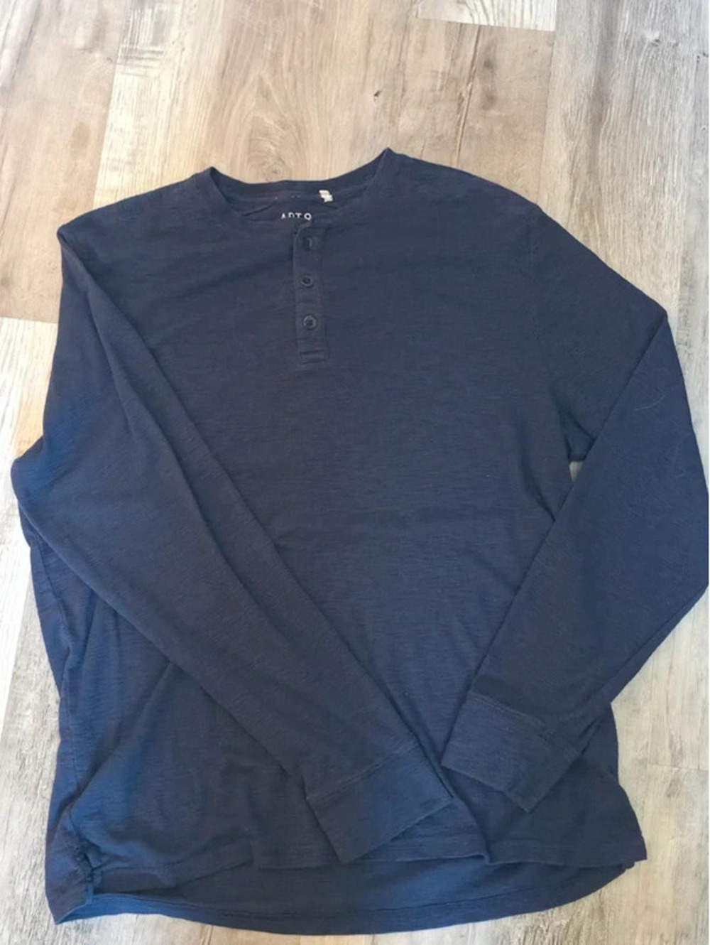 Men's XL navy Henley long sleeve